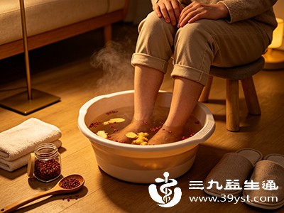 花椒水的刺激性可能会加重疼痛、瘙痒