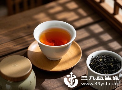 睡前2-3小时不宜饮用红茶,以免咖啡因影响睡眠质量,间接引发“上火” 睡前2-3小时不宜饮用红茶,以免咖啡因影响睡眠质量,间接引发“上火”