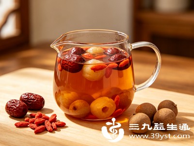 红枣和桂圆中的膳食纤维能促进肠道蠕动,帮助维持肠道正常的消化和排泄功能 红枣和桂圆中的膳食纤维能促进肠道蠕动,帮助维持肠道正常的消化和排泄功能