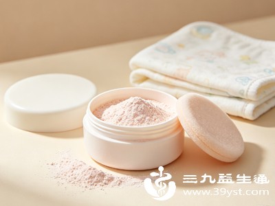 普通爽身粉成分温和、质地纯净,无刺激性药效,更适合宝宝日常肌肤护理,预防出汗闷肤、肌肤黏腻 普通爽身粉成分温和、质地纯净,无刺激性药效,更适合宝宝日常肌肤护理,预防出汗闷肤、肌肤黏腻