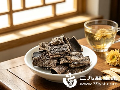 盐杜仲在传统养生中常被用于骨骼关节健康的维护,现代研究也证实了其价值 盐杜仲在传统养生中常被用于骨骼关节健康的维护,现代研究也证实了其价值