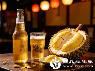 从中医角度看,榴莲性热,啤酒性凉,两者性质相反,大量同食可能对身体造成一定刺激 从中医角度看,榴莲性热,啤酒性凉,两者性质相反,大量同食可能对身体造成一定刺激