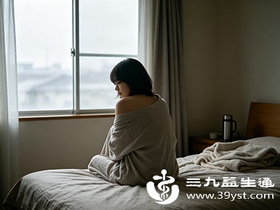 别只穿厚衣服 女性后背冷可能是这几个问题在作祟