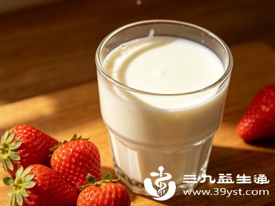 4-6岁学龄前儿童活动量增加,骨骼肌肉发育加快,营养需求提升。指南建议每天摄入300-400克奶及奶制品 4-6岁学龄前儿童活动量增加,骨骼肌肉发育加快,营养需求提升。指南建议每天摄入300-400克奶及奶制品