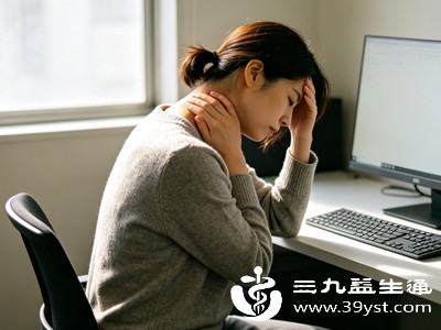若脖颈疼痛反复发作、持续时间长，大概率是颈椎出现器质性病变，多见于长期劳损的上班族和中老年人