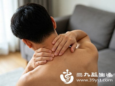 想要改善和预防脖颈疼痛，核心是改掉陋习、疏通经络、强化肌肉
