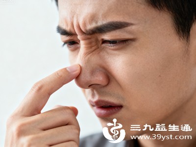 即使痘痘成熟，也不要自行用手挤压，可待其自然脱落或寻求专业人士帮助