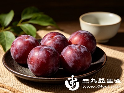 一般来说，健康成年人每天食用李子的量建议控制在5-8颗为宜，不宜一次性大量食用