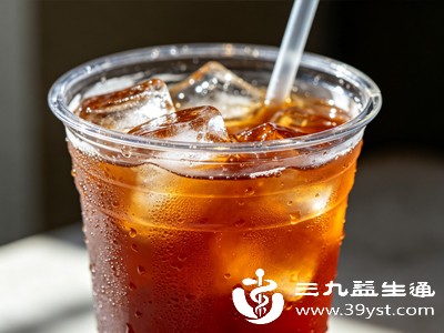 做好经期保暖，经期及经后三天避免受凉、吃生冷冰水、吹冷风，宫寒会加重淤血残留，导致淋漓出血