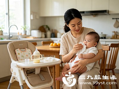宝宝哭闹时腹压会升高,容易压迫胃部导致奶液反流 宝宝哭闹时腹压会升高,容易压迫胃部导致奶液反流