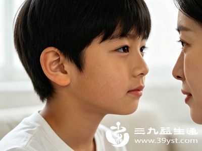 儿童面部白斑是虫斑还是白癜风 医生教你3步区分避免误判