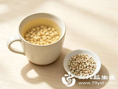 炒薏米泡水:最简日常祛湿,适合久坐体困人群 炒薏米泡水:最简日常祛湿,适合久坐体困人群