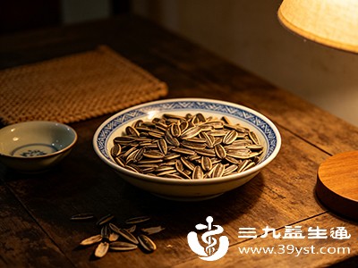 适量吃瓜子后热量易被消耗,长胖风险低 适量吃瓜子后热量易被消耗,长胖风险低