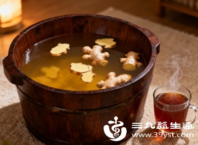 泡脚时间不宜过长，一般为20-30分钟，以身体微微出汗为宜，避免出汗过多导致头晕、乏力等不适