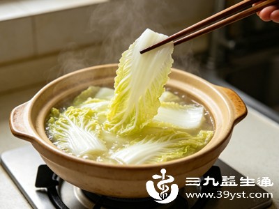 可在水煮白菜中加入少量低热量调味料,如蒜末、醋、生抽、黑胡椒等,改善口感的同时不增加过多热量 可在水煮白菜中加入少量低热量调味料,如蒜末、醋、生抽、黑胡椒等,改善口感的同时不增加过多热量