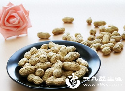 花生脂肪含量约为40%-45%,但其中80%以上是对健康有益的不饱和脂肪酸,包括单不饱和脂肪酸和多不饱和脂肪酸 花生脂肪含量约为40%-45%,但其中80%以上是对健康有益的不饱和脂肪酸,包括单不饱和脂肪酸和多不饱和脂肪酸