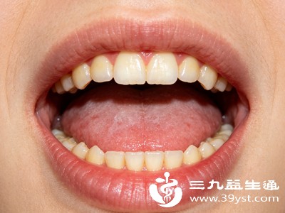 每日晨起、睡前闭口凝神,上下牙齿轻轻叩击30-50次,力度轻柔均匀,能疏通牙周气血、强健牙根、紧致牙龈 每日晨起、睡前闭口凝神,上下牙齿轻轻叩击30-50次,力度轻柔均匀,能疏通牙周气血、强健牙根、紧致牙龈