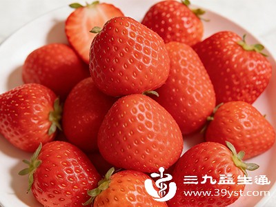每100克草莓的热量仅为32千卡左右 每100克草莓的热量仅为32千卡左右