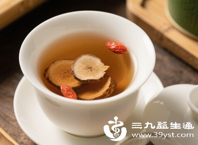 切勿盲目吃鹿茸、人参等燥热大补食材，体虚人群虚不受补，容易出现上火、口干、失眠、内热加重等问题