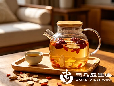 黄芪+红枣：补气养血，健脾益胃