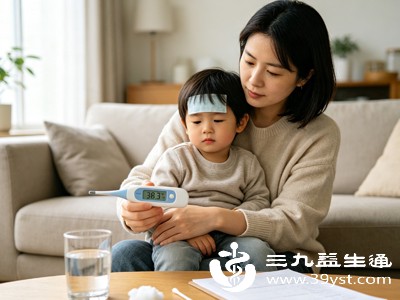 感冒发烧前期,宝宝体温上升阶段会四肢冰凉、身体发冷、精神萎靡 感冒发烧前期,宝宝体温上升阶段会四肢冰凉、身体发冷、精神萎靡
