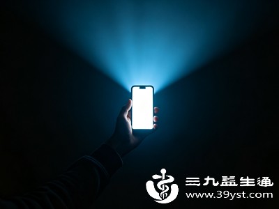 手机辐射属于低频电磁辐射，长期近距离接触，会轻微干扰人体自身的生物电循环