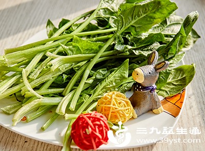 建议选择深色蔬菜,如菠菜 建议选择深色蔬菜,如菠菜