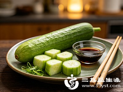 如果担心买到苦丝瓜,建议买回家后先切一小块尝一下生的丝瓜肉 如果担心买到苦丝瓜,建议买回家后先切一小块尝一下生的丝瓜肉