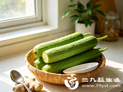 购买时可选择正规渠道,避免选择外皮有明显伤痕或畸形的丝瓜 购买时可选择正规渠道,避免选择外皮有明显伤痕或畸形的丝瓜