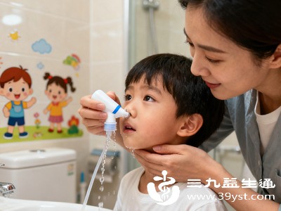 孩子鼻塞的同时,若伴有发热(体温超过38.5℃)、咳嗽、呼吸急促、精神萎靡、食欲下降等症状,可能是严重呼吸道感染的表现,需及时就医排查 孩子鼻塞的同时,若伴有发热(体温超过38.5℃)、咳嗽、呼吸急促、精神萎靡、食欲下降等症状,可能是严重呼吸道感染的表现,需及时就医排查