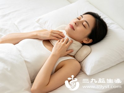 不要轻信市面上所谓的“淋巴排毒”按摩仪或精油，不当操作可能损伤淋巴系统或皮肤