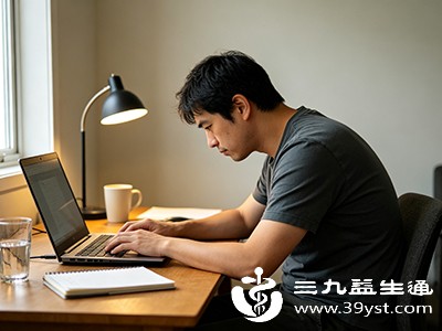 长时间保持不良姿势(如弯腰驼背)会压迫胸腔,限制呼吸运动,导致短暂气短 长时间保持不良姿势(如弯腰驼背)会压迫胸腔,限制呼吸运动,导致短暂气短