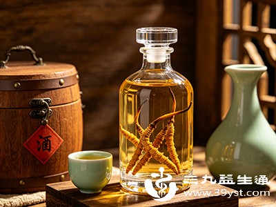 质地坚硬的药材(如根茎类、木质类)有效成分溶出慢,需1-3个月浸泡 质地坚硬的药材(如根茎类、木质类)有效成分溶出慢,需1-3个月浸泡