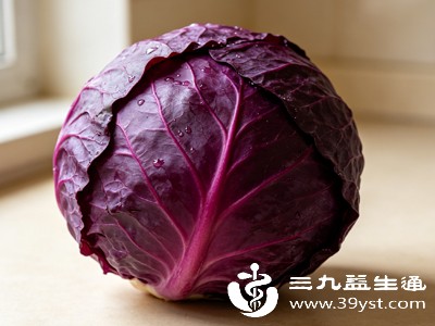 紫甘蓝中的钾元素含量较高,钾元素在人体内能够与钠元素相互作用,促进体内多余钠的排出 紫甘蓝中的钾元素含量较高,钾元素在人体内能够与钠元素相互作用,促进体内多余钠的排出