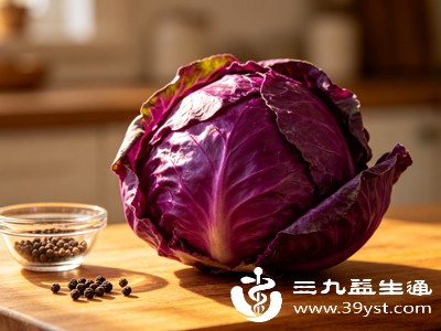 紫甘蓝中的钾元素含量相对较高,肾功能不全的患者由于肾脏排泄功能下降,无法及时排出体内多余的钾元素,过量食用富含钾的食物可能导致高钾血症,对身体造成不良影响 紫甘蓝中的钾元素含量相对较高,肾功能不全的患者由于肾脏排泄功能下降,无法及时排出体内多余的钾元素,过量食用富含钾的食物可能导致高钾血症,对身体造成不良影响