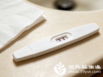 每天固定在同一时间检测,避免使用晨尿,因为晨尿经过一夜浓缩,LH水平可能不准确,上午10点至晚上8点之间的尿液检测结果更为可靠 每天固定在同一时间检测,避免使用晨尿,因为晨尿经过一夜浓缩,LH水平可能不准确,上午10点至晚上8点之间的尿液检测结果更为可靠