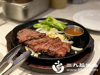 红肉的饱和脂肪含量远高于禽肉和鱼肉 红肉的饱和脂肪含量远高于禽肉和鱼肉