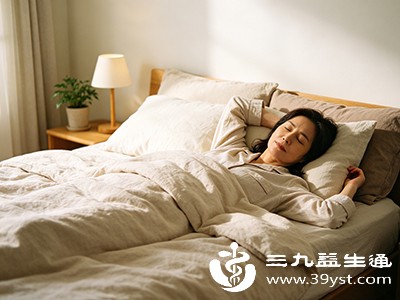 当腰部疼痛时,肌肉会产生保护性痉挛,主动限制活动 当腰部疼痛时,肌肉会产生保护性痉挛,主动限制活动