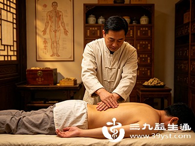 如果拿不准自己是否适合推拿,最稳妥的做法是先咨询医生,而不是直接去推拿店“按一按” 如果拿不准自己是否适合推拿,最稳妥的做法是先咨询医生,而不是直接去推拿店“按一按”