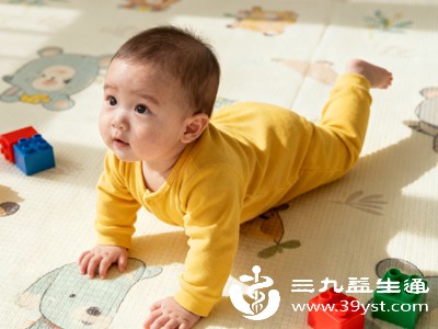 对于已经能翻身、爬行的宝宝,可鼓励其多活动,通过自主运动带动肠道蠕动 对于已经能翻身、爬行的宝宝,可鼓励其多活动,通过自主运动带动肠道蠕动