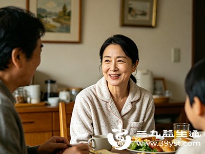 频繁做出大笑、抿嘴、撇嘴等表情,会使法令纹区域的肌肉反复收缩 频繁做出大笑、抿嘴、撇嘴等表情,会使法令纹区域的肌肉反复收缩