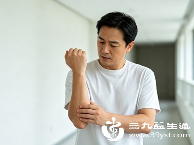 长期缺乏运动、久坐不动的人群，全身血液循环变慢，肢体末梢循环薄弱，手臂供血供氧不足，神经感知迟钝，容易频繁出现指尖发麻、手臂发木的情况