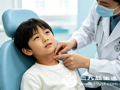坚决不用澡巾大力搓洗脖颈,不穿紧身、不透气的化纤衣领,孩子出汗后及时擦干脖颈,杜绝汗液长期浸润,阻断黑色素持续堆积 坚决不用澡巾大力搓洗脖颈,不穿紧身、不透气的化纤衣领,孩子出汗后及时擦干脖颈,杜绝汗液长期浸润,阻断黑色素持续堆积