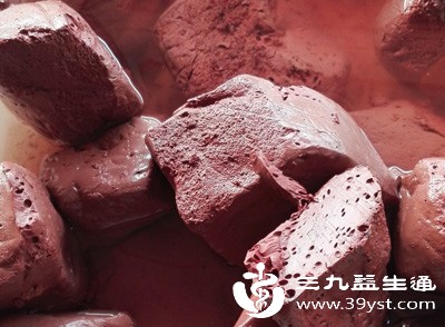 鸭血、猪血血红素铁含量高，容易消化吸收，性质平和，适合产后失血、外伤失血、月经过多导致的血虚