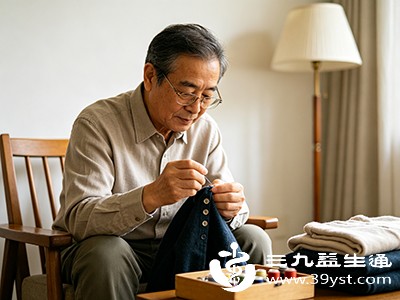 爸妈眼睛老花看不清？这些日常养护技巧 帮他们轻松应对老花眼