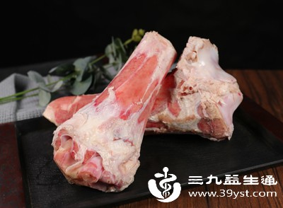 每100克软骨中胶原蛋白含量约10-15克,且含有硫酸软骨素等对关节健康有益的成分 每100克软骨中胶原蛋白含量约10-15克,且含有硫酸软骨素等对关节健康有益的成分