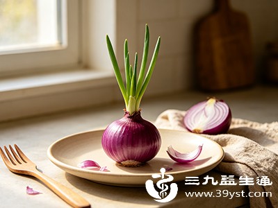 洋葱发芽后会长出葱叶，可以正常食用