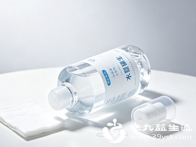 很多敏感肌、换季皮肤泛红刺痛，不敢乱用护肤品，生理盐水就是不错的舒缓选择
