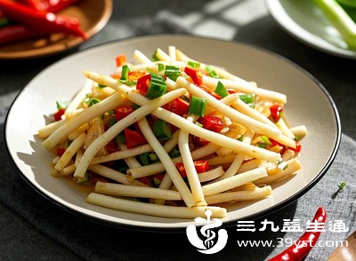 鱼腥草：药食同源的“宝贝草”，功效作用全解析，禁忌别忽视