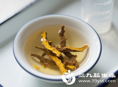 对于本身脾胃功能较弱或脾胃虚寒的人群,即使少量饮用黄连,也可能出现腹痛、腹泻、食欲不振、恶心呕吐等症状 对于本身脾胃功能较弱或脾胃虚寒的人群,即使少量饮用黄连,也可能出现腹痛、腹泻、食欲不振、恶心呕吐等症状